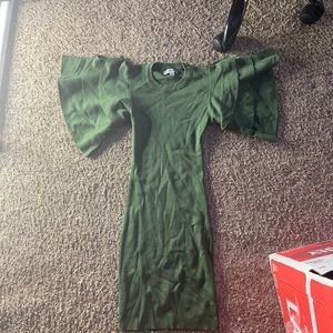 Beautiful dress with nice sleeves